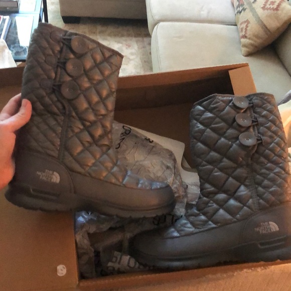The North Face Shoes - Brand new! The north face boots size 7